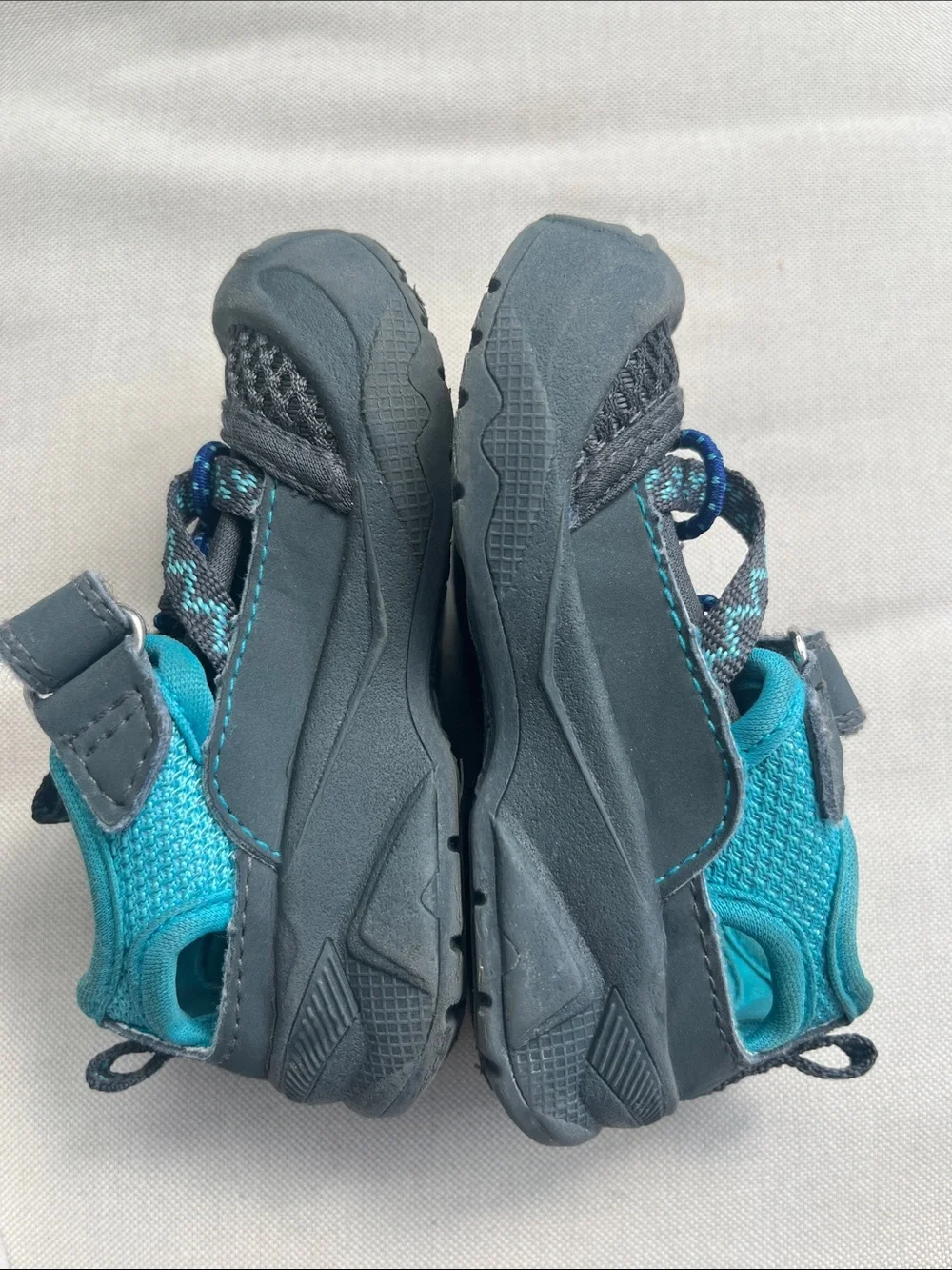 Oshkosh Toddler Shoes size 4